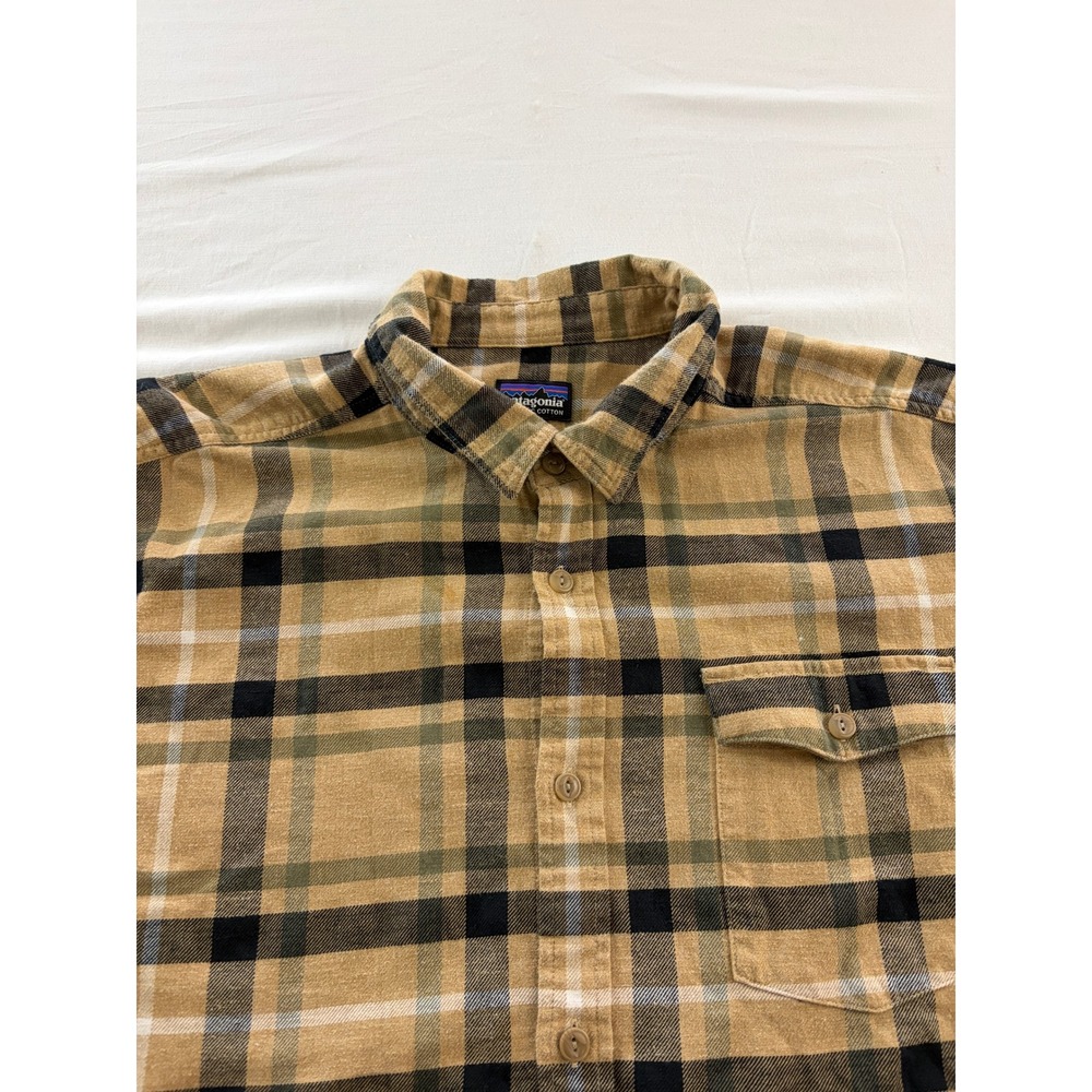 Patagonia Flannel Shirt Mens XL Tan Plaid Organic Cotton Button Down Long Sleeve